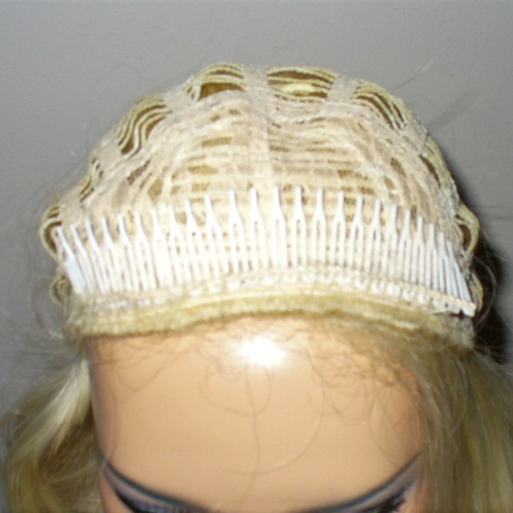 3/4 blonde wig huge combs inside very secure